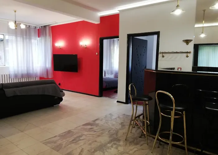 Top Center Cozy And Spacious Apartment