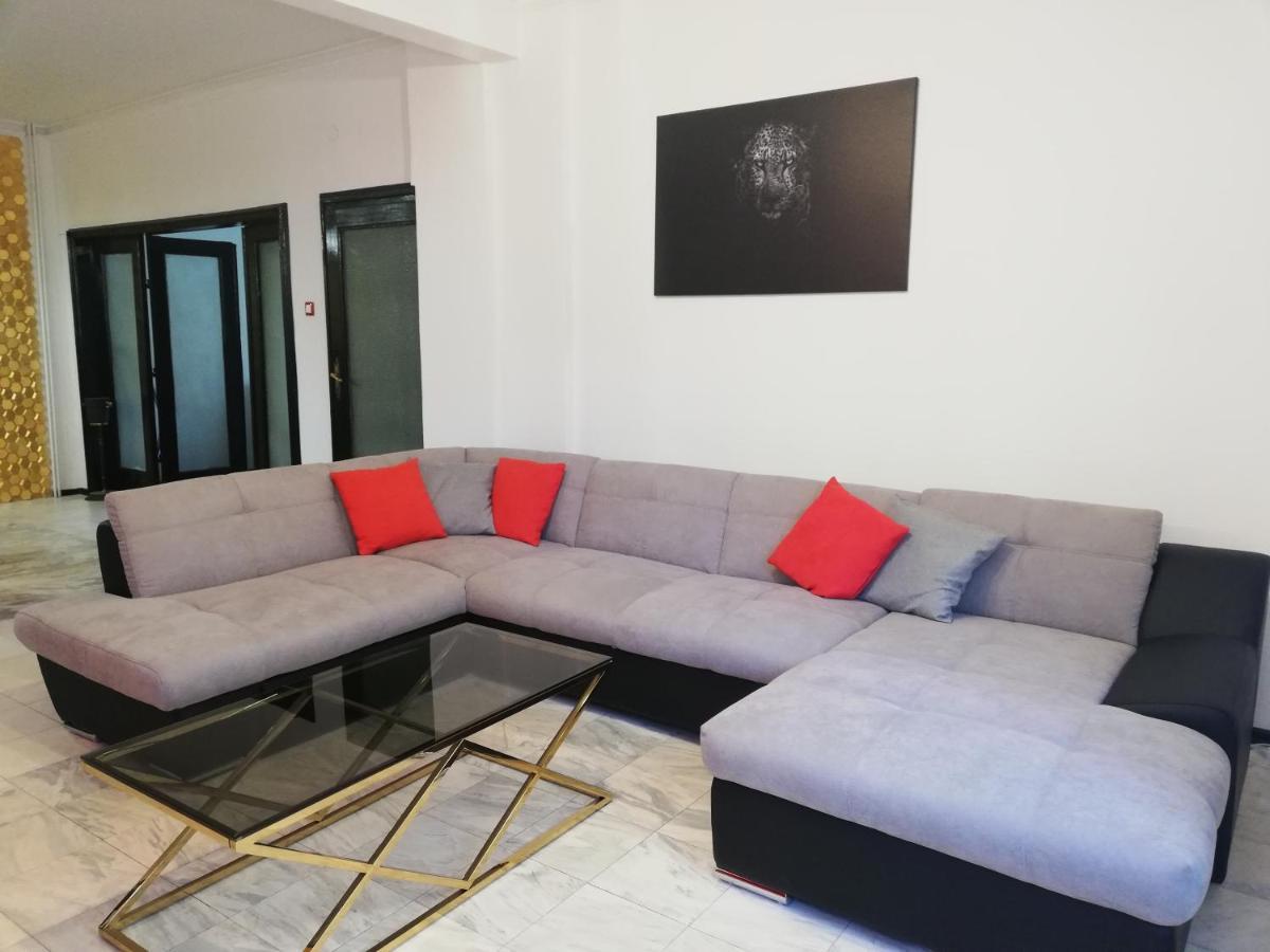 Center Cozy And Spacious