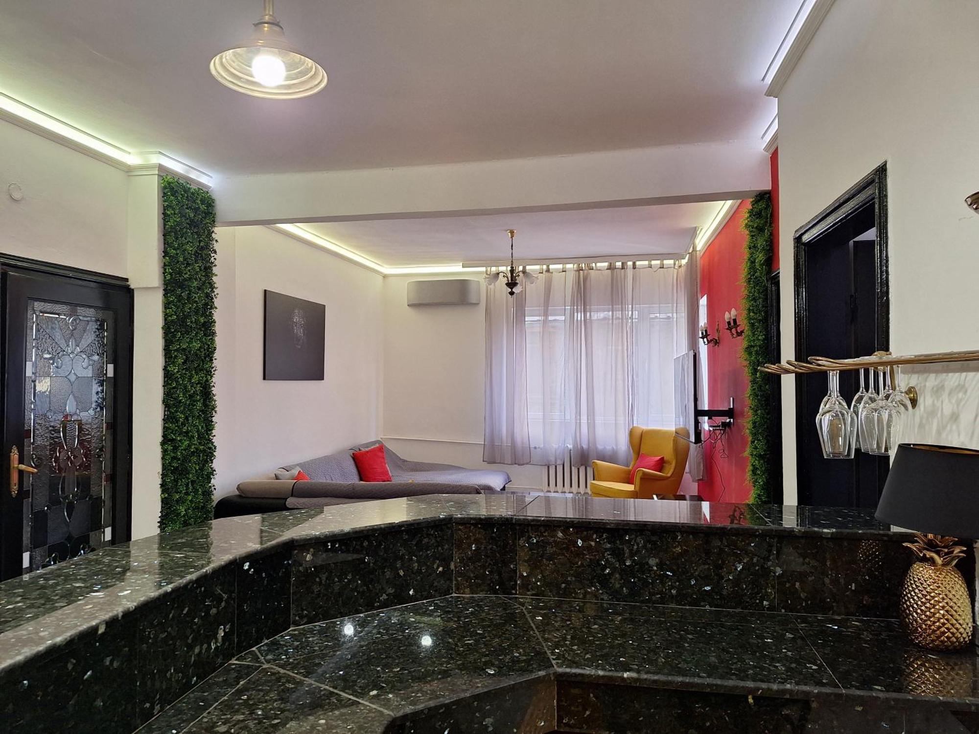 Center Cozy And Spacious Apartment *